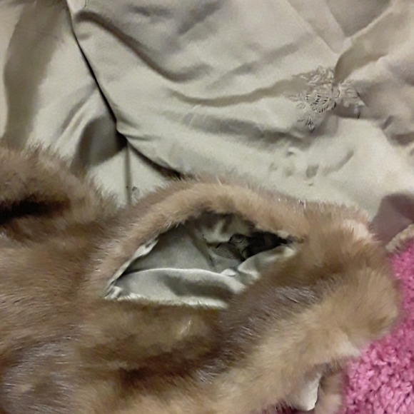 Emba pastel natural brown mink cape - Picture 6 of 14